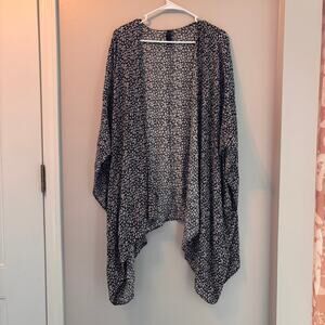 Lane Bryant onepiece kimono black background with white/lav floral one size